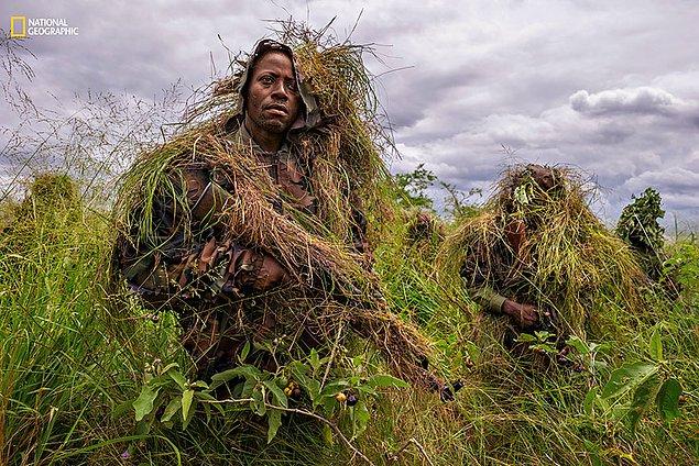 30. Virunga Park korucuları silahlı grupların tehlikeleri yüzünden askeri tarzda bir eğitim alıyorlar.