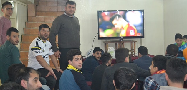 9. Eğer çocuk yaşlarda kahvede maç izlediyseniz, muhtemelen para vermemek için kahveye 20. dakikadan sonra veya ikinci yarı girmişsinizdir.