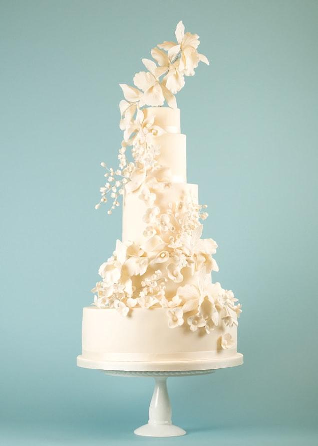 20. This cake with white orchids: