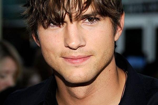 9. Эштон Кутчер изучал в университете биохимическую инженерию?