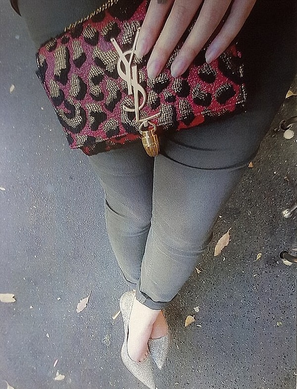 Обнаружив такое огромное количество денег, девушка устроила совершенно сумасшедший шоппинг.