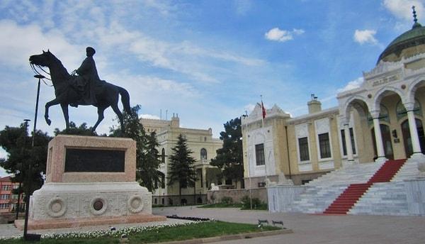 3. Atlı Atatürk Anıtı