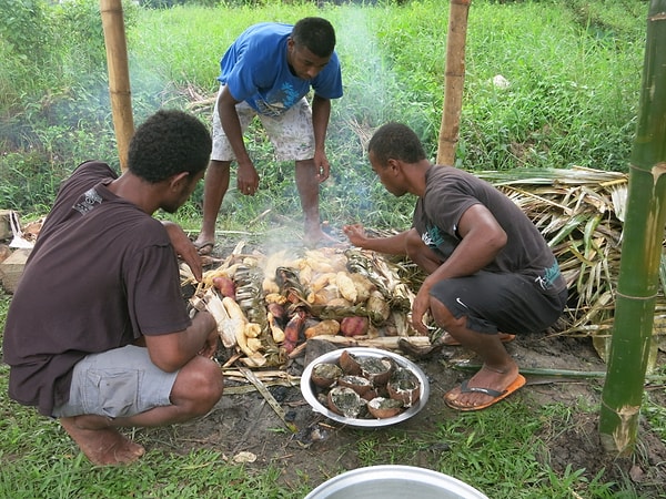 3. Фиджи – рыба в банановых листьях, фаршированная курица, свинина