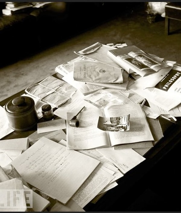 8. Рабочий стол Эйнштейна спустя день после его смерти