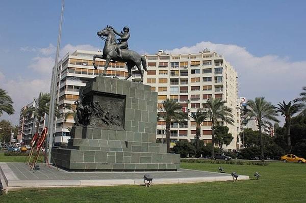 7. İzmir Atatürk Anıtı