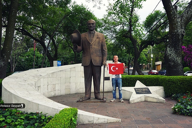 İzindeyiz Atam Türkiyeden ve Dünyadan Atatürkü Yaşatan Anıt ve Heykeller İzindeyiz Atam Türkiyeden ve Dünyadan Atatürkü Yaşatan Anıt ve Heykeller