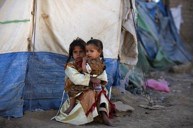 Yerlerinden edilen Yemenlilerin yüzde 55'i başka ailelerin yanlarına yerleşti, yüzde 22'si kiralık evlerde yaşamanı sürdürmeye çalışıyor,  yüzde 19'u ise kurulan yardım merkezlerinde barınıyor.