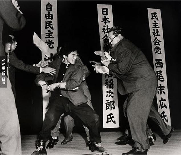 16. A photograph taken right before 17-year-old Otoya Yamaguchi killed the Japanese politician Inejiro Asanuma with a knife.