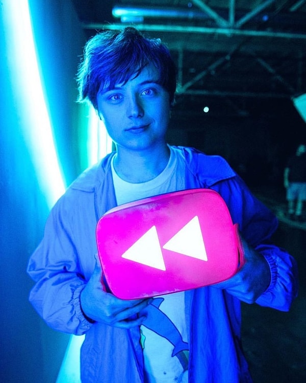 2. Иван родился в простой набожной семье в Днепропетровской области и даже помыслить не мог о том, что однажды на него обрушится такая слава.