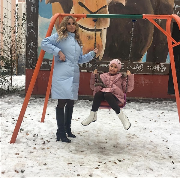 7. Как видно из предыдущего высказывания, телеведущая опасается, что подобного рода слухи привлекут внимание органов опеки. Звезда всерьез боится, что у нее отнимут дочь