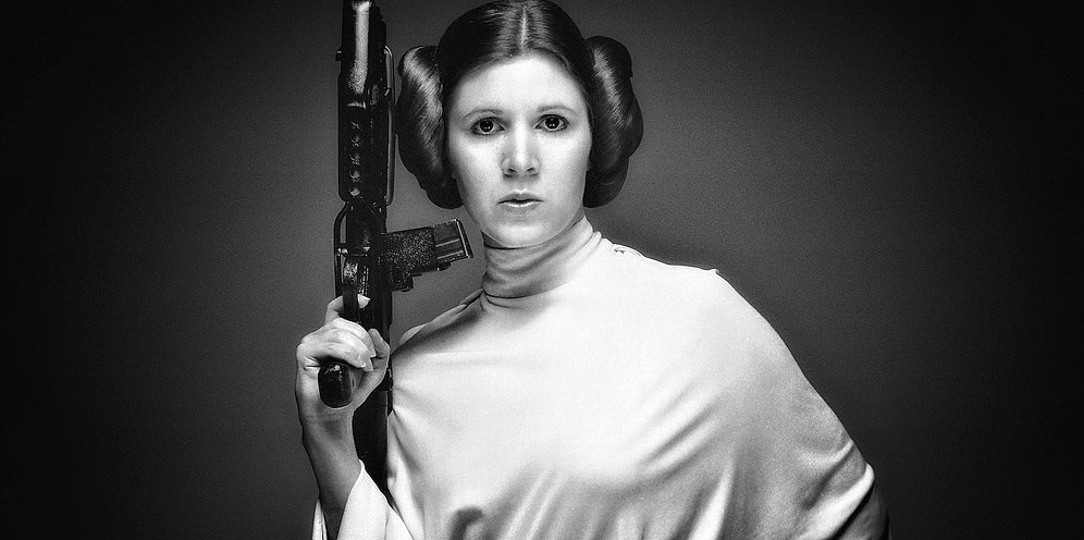 Жизнь и творческий путь Кэрри Фишер, культовой актрисы, сыгравшей в «Звездных войнах»