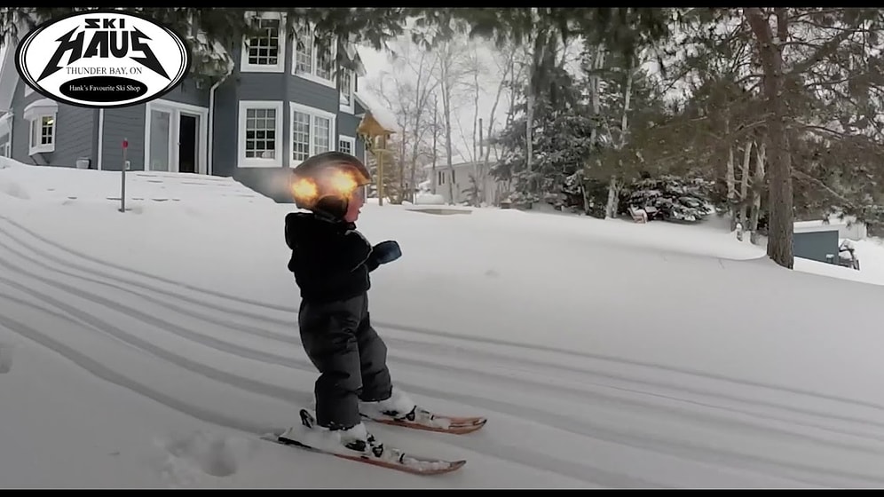 Profesyonel Kayakçılara Taş Çıkartan 2 Yaşındaki Ufaklık