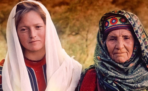 6. Жители племени купаются в ледяной воде даже при -15 градусном морозе, играют в подвижные игры до ста лет,  а 40-летние женщины у них выглядят как девушки и в 60 лет сохраняют стройность фигуры. А а в 65 лет у них все еще рождаются дети