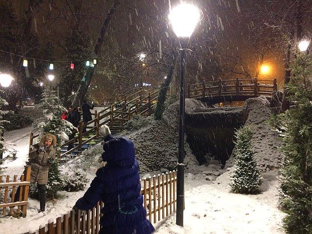 Siz hiç kar yağarken Kuğulu Park'a gitmiş miydiniz?