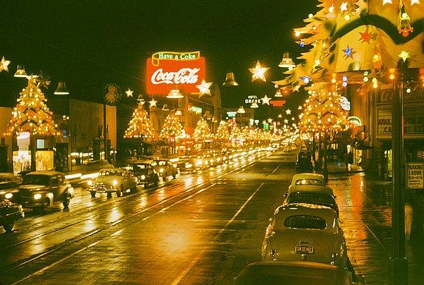7. Hollywood Bulvarı'nda Noel atmosferi, 1950.