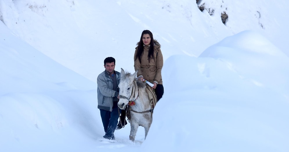 Dünyayı Güzellik Kurtaracak! Öğrencileri İçin Dağları Tepeleri Aşan Duygu Öğretmen...