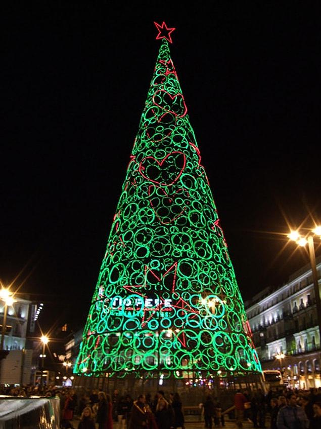 7. Christmas Tree made of lights