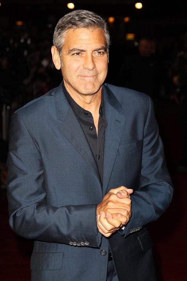 6. Yakışıklılığı ile kadınların kalbini fetheden George Clooney, ilk birlikteliğini 16 yaşında gerçekleştirdiğini açıklamıştı.