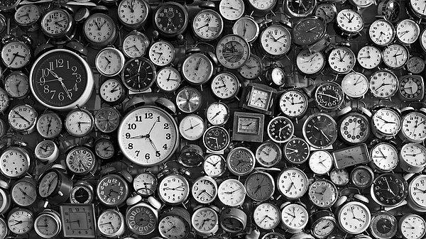 Aslına bakılırsa bu değişimin çok bir önemi yok, fakat 1000 yıl içinde bizim saatlerimizle dünyanın gerçek saati arasında 1 saatlik bir fark yaratıyor.
