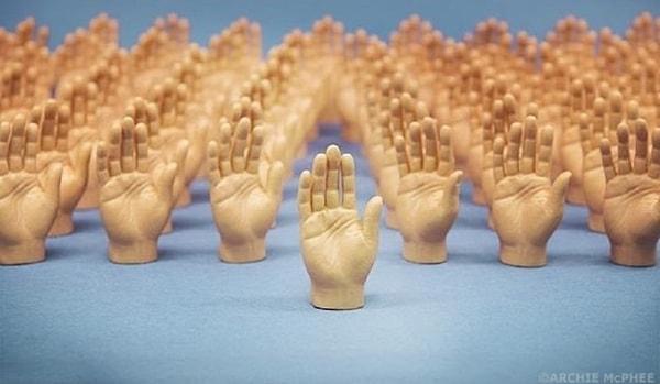 13. Parmaklarınıza geçirip, her parmağınızın minik parmakları varmış gibi gösterebileceğiniz küçük eller seti.