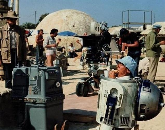5. Lunch break over the set of 'Star Wars'.