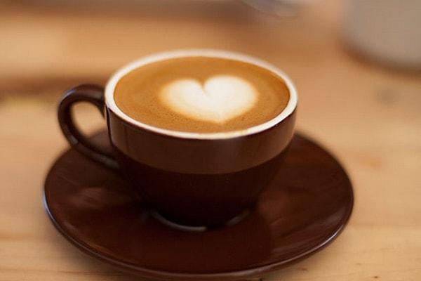 10. Evet, güzel bir haberle daha devam ediyoruz; kahve de sizi mutlu eden içeceklerden!