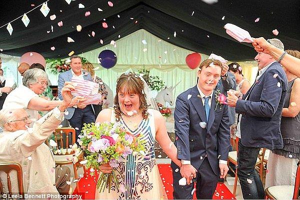 Üzerinden bir süre geçmiş olsa da Polly diğer down sendromlu kişilere de ilham verebilmesi için düğün fotoğraflarını medya ile paylaşmaya karar verdi.
