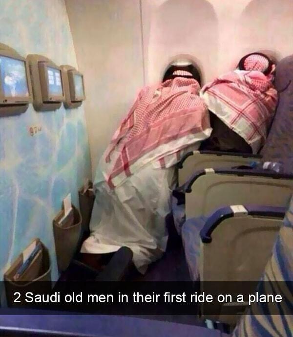 4. Bu iki Suudi amca ilk kez uçağa binmenin tatlı sevincini yaşıyormuş.