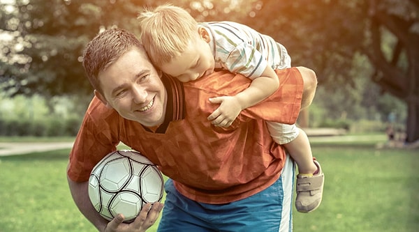 2. Обрати внимание на его общение с другими