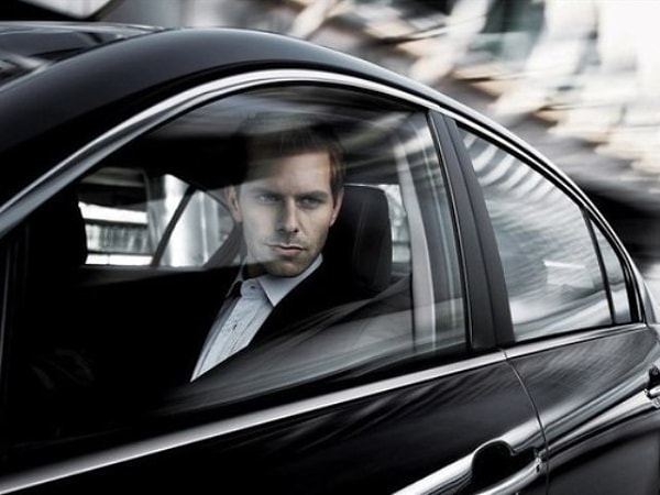 5. Загляни в салон его машины