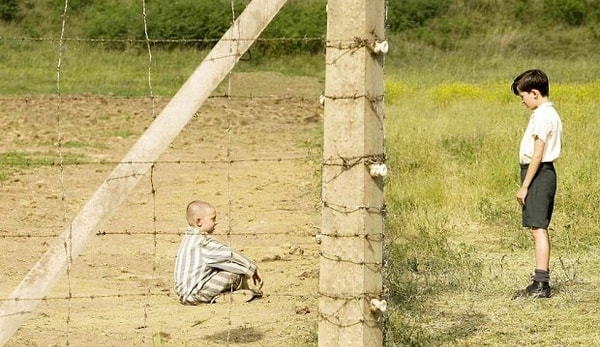 6. «Мальчик в полосатой пижаме»