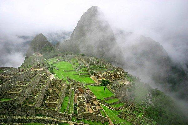 13. Machu Picchu'daki tarihi tapınak, Peru