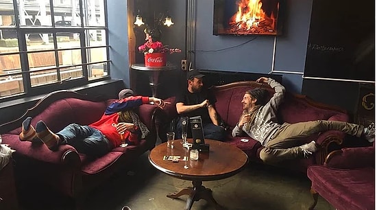 19 фото, до смешного похожих на картины из знаменитых музеев