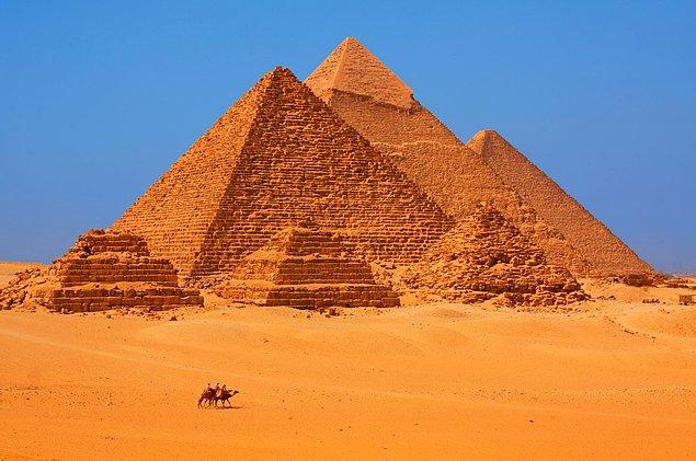 8. Piramitlerin boyunu gölgelerini adımlayarak ölçen, her şeyin kaynağının su olduğunu düşünen antik dönem filozofu kimdir?
