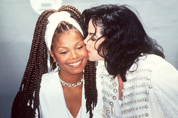 1. В мае этого года инсайдеры сообщили прессе о том, что 50-летняя певица забеременела, но сама Джанет подтвердила радостную новость пять месяцев спустя