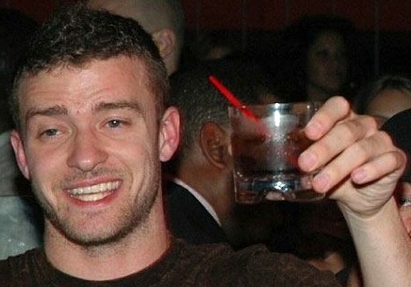 1. Джастин Тимберлейк пьет за здоровье милых дам