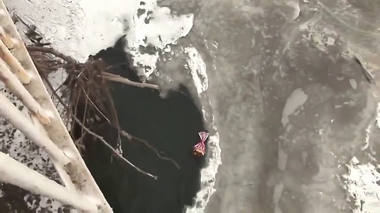 Evlilik Buketini Atmak İçin Köprüye Gelen Çift Hayat Kurtardı