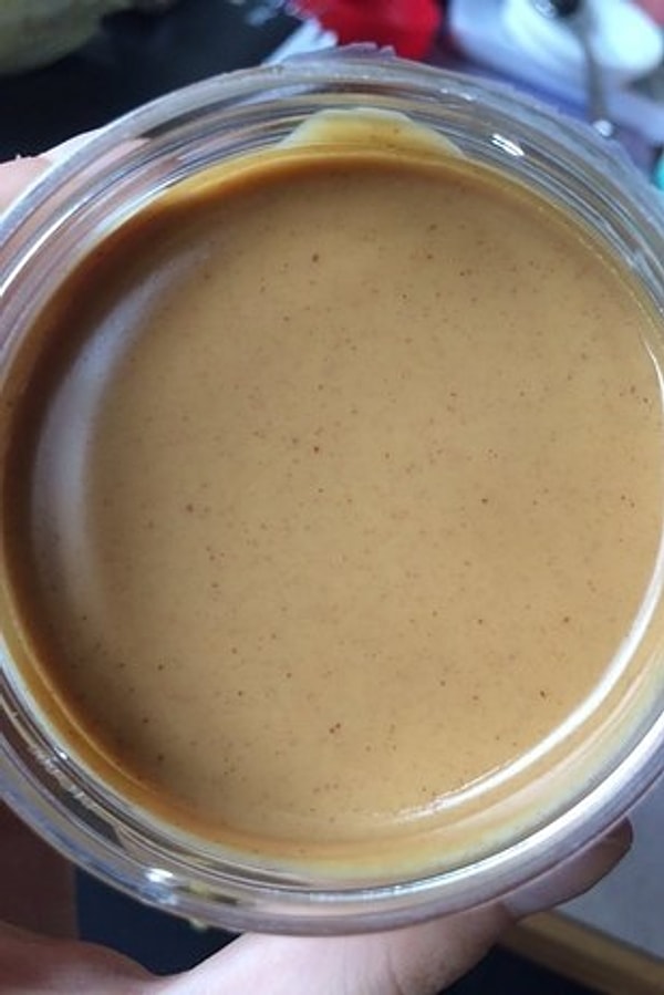 6. Нарушить идеально гладкую поверхность арахисовой пасты...