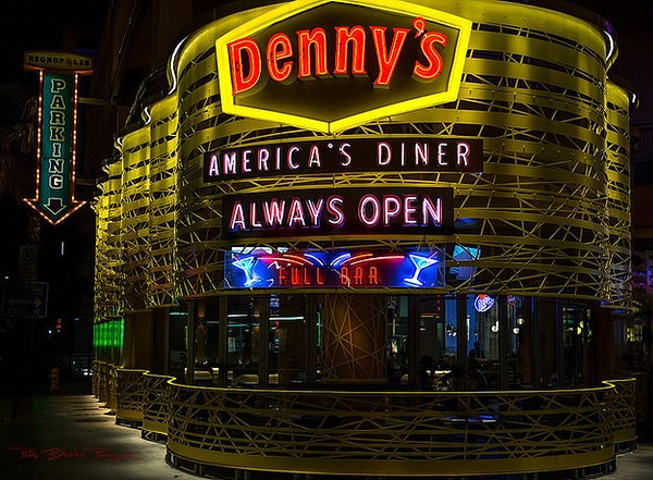 17. Заведения, которые открыты 7 дней в неделю 24 часа.