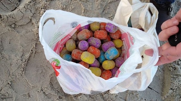 4. В контейнере оказались "Kinder Surprise" и игрушки "LEGO"
