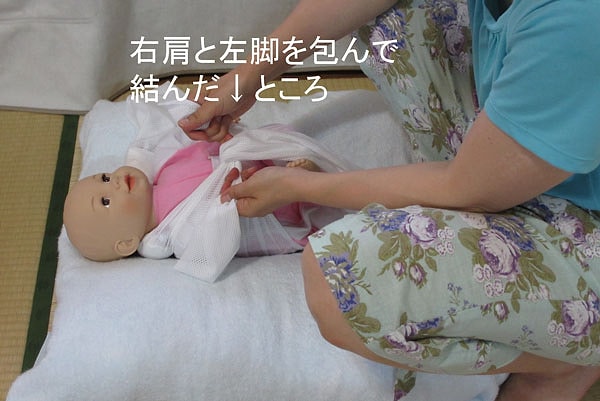 Bu uygulama yine Japon kültüründe bebeklerin kundaklanması anlamına gelen 'Ohinamaki'den esinleniyormuş.