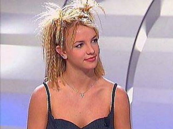 Если вы помните, 90-е тоже любили щипцы, утюжки и прочие прелести для яркой прически на скорую руку.