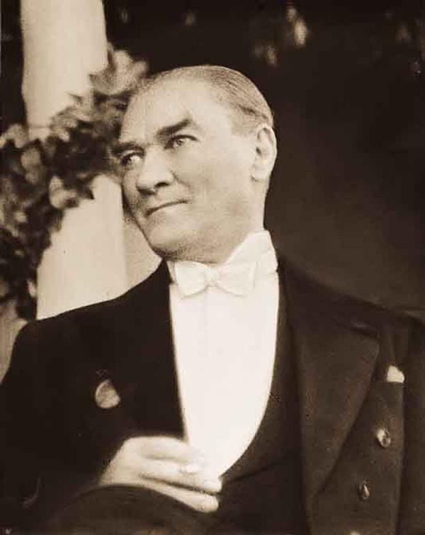 Mustafa Kemal, uzun bir deniz yolculuğu sonrasında Trablusgarp kıyılarına adımını atar.