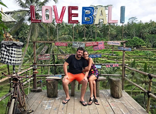 Eser Yenenler ve güzel sevgilisi Dila Tarkan, yeni yıl tatillerini Bali'de geçirdi.