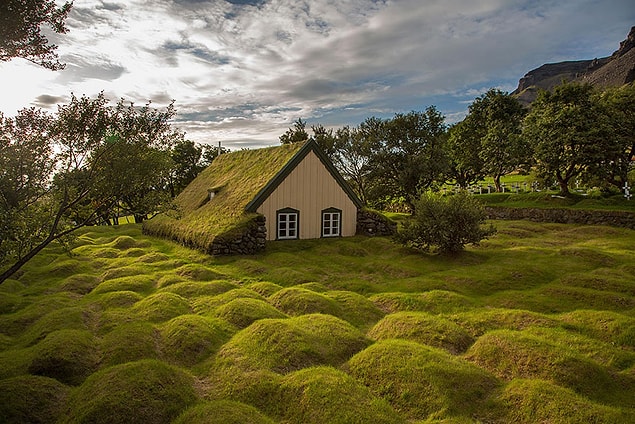 2. Hofskirkja.