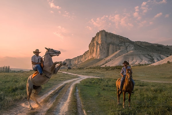 1. Давайте приступим! Как вы считаете, где находится эта скала?