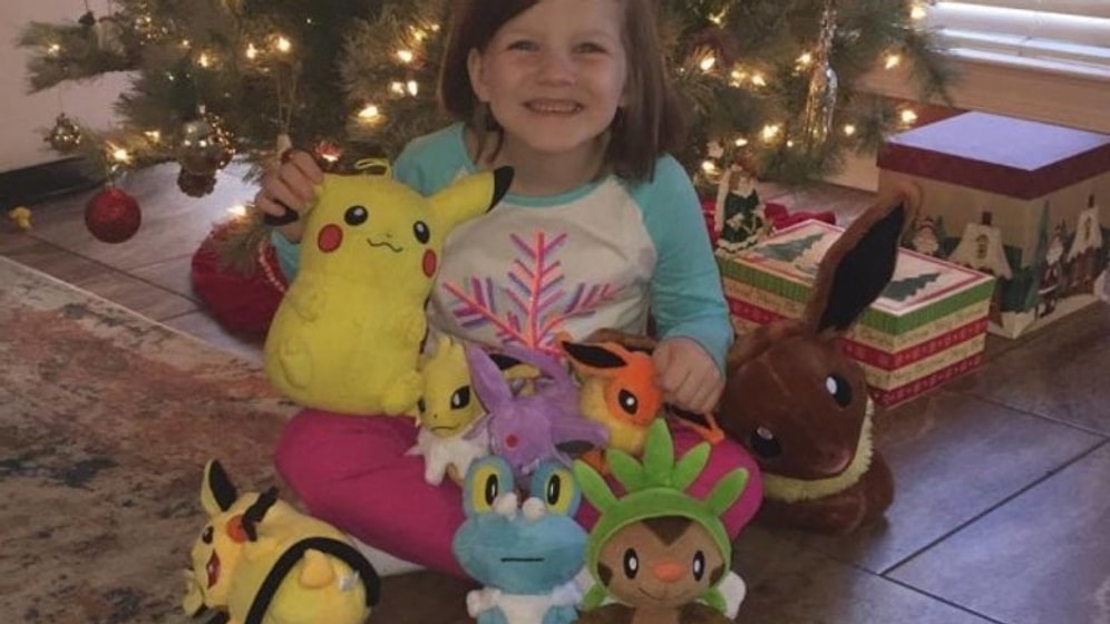 6-летняя девочка купила себе кучу игрушек с помощью маминого телефона, пока та спала