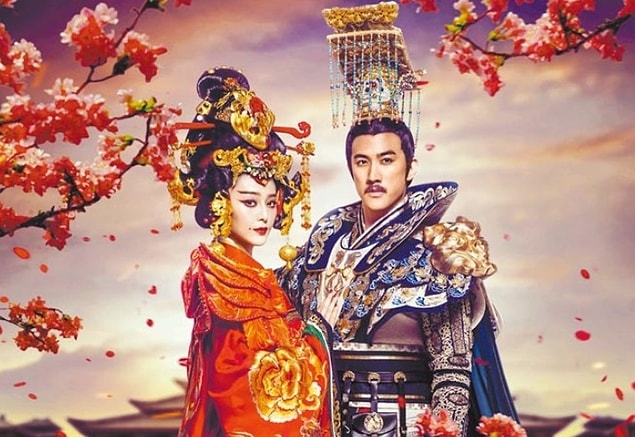 Wu Zetian kendinden önceki imparatoriçelere hiç benzemiyordu. Devlet işlerine daha fazla müdahale ediyor, siyasi olayların içerisinde başrol oynuyordu.