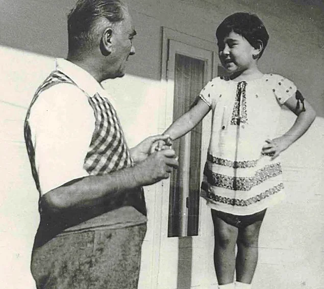 Vasfiye Hanım'ın 1932'de doğan çocuğuna Atatürk, ''Ülkü'' adını verdi.