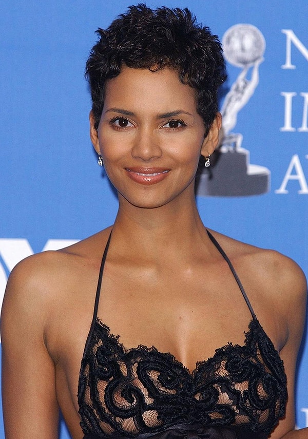 1. Хэлли Берри, 50 лет